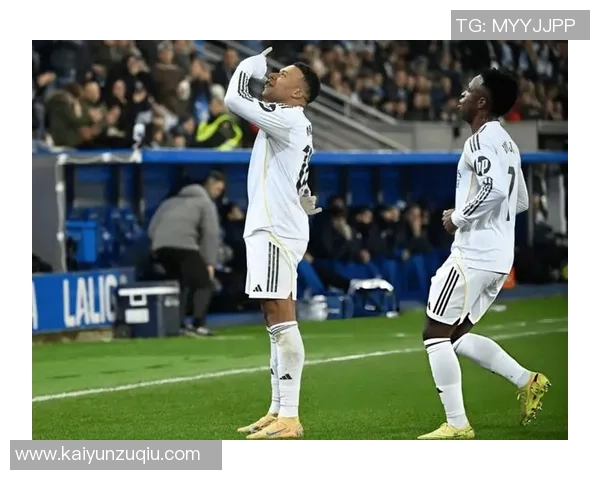 姆巴佩本赛季再现惊艳世界波仿佛复制粘贴引发球迷热议